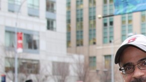 El escritor Junot Díaz (izq.) y el activista Luis M. Rodríguez trabajan juntos para combatir el problema de la educación en la ciudad.