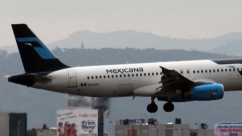 El principal líder de Mexicana, Gastón Azcárraga, sigue sin rendir cuentas sobre su gestión.