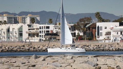 El clima caluroso y vientos moderados permitieron que personas salieran en sus embarcaciones a gozar del mar.