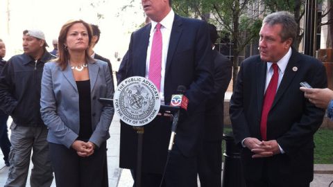 Bill de Blasio, Defensor del Pueblo, indicó que el 50% de las escuelas técnicas secundarias 'están en la lista estatal de bajo rendimiento'.