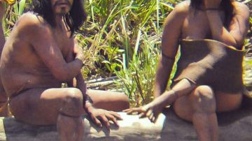 Dos miembros de la tribú  mashco-piro fueron retratados en noviembre pasado.