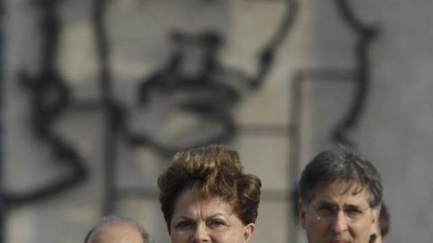 La presidenta Dilma Rousseff en una ceremonia en el monumento a José Martí, en La  Habana, Cuba en el segundo día de visita a la isla.