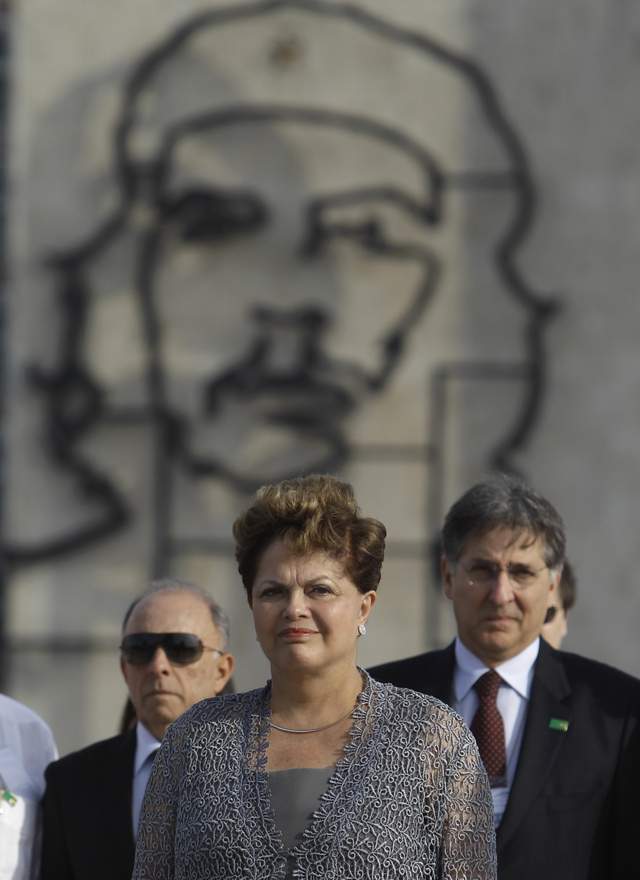 La presidenta Dilma Rousseff en una ceremonia en el monumento a José Martí, en La  Habana, Cuba en el segundo día de visita a la isla.
