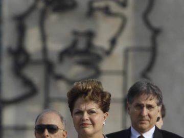 La presidenta Dilma Rousseff en una ceremonia en el monumento a José Martí, en La  Habana, Cuba en el segundo día de visita a la isla.