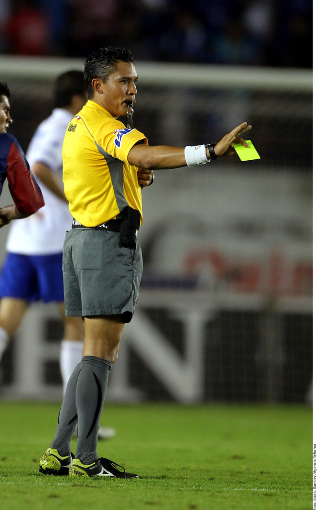 El   árbitro Fernando Guerrero no vio la acción de Villa.