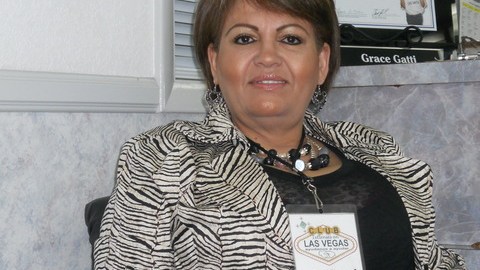 La mexicana Lupita Mercado señala que el mayor problema que enfrentan sus connacionales, además de la inmigración, es el de la pobreza y la deserción escolar.