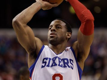 Andre Iguodala brilló en el triunfo de Filadelfia ante Chicago.