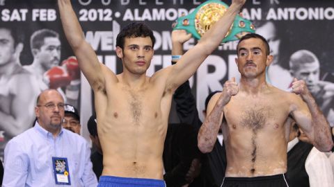 Julio César Chávez Jr. y Marco Antonio Rubio celebran luego de dar el peso oficial para su pelea de hoy en el Alamodome.