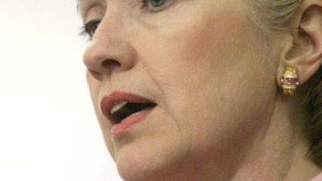 Hillary Clinton advirtió sobre las consecuencias que el asunto tendrá en la relación bilateral.