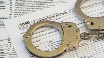 El Servicio de Impuestos Internos, junto al Departamento de Justicia anunció los resultados de una redada masiva contra el robo de identidad en 23 estados.