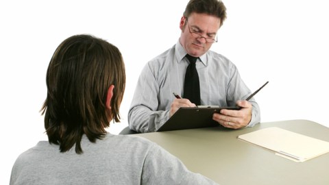 Conteste honestamente las preguntas del encargado de la entrevista. Mentir   podría resultar en la descalificación de la solicitud.