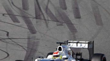 Sergio Pérez conduce su nuevo monoplaza C31 durante la segunda jornada de entrenamientos, ayer, en el circuito de Jerez.
