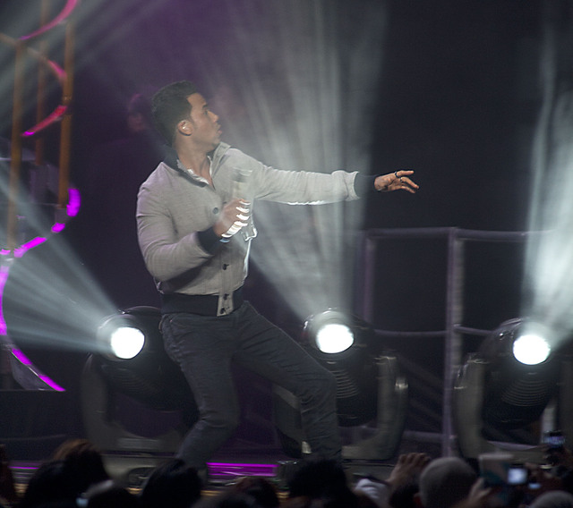 El cantante Romeo Santos deleitó a miles de fans en el Madison Square Garden.