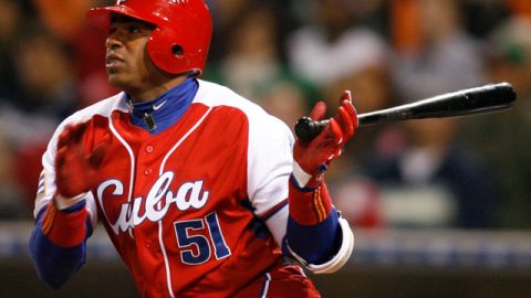 Yoenis Céspedes impresionó al mundo cuando bateó para .458 en seis partidos en el Clásico Mundial del 2009 con la selección cubana.