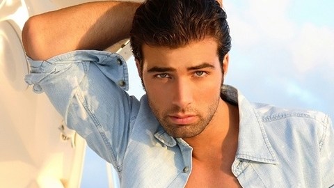 Jencarlos Canela uno de los nuevos galanes latinos.