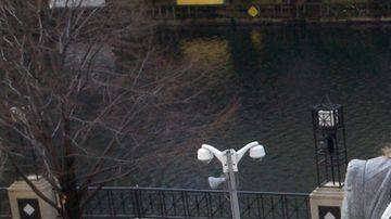 Janney ‘Chiquis' Marin-Rivera y Yarel Ramos de ‘Reventón con Yarel en mun2' no le tuvieron miedo al frio de Chicago y grabaron escenas del programa en vivo desde el parque Millennium.