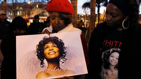 Fans de Whitney Houston en Los Angeles.