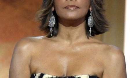 Su álbum "Whitney" fue el primero de una mujer en debutar como número 1 en la lista Billboard.