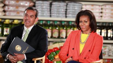 El Alcalde Villaraigosa con la Primera Dama, Michelle Obama, durante una  visita reciente de ésta a Los Ángeles. Muchos consideran que este nombramiento es un trampolín para el alcalde.