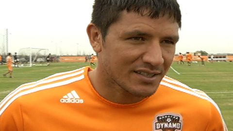 Brianc Ching se vistió nuevamente de naranja al regresar al Dynamo de Houston.