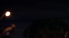 El Director Chris Weitz (c), en el set con los actores Jose Julian (izq.) y Demián Bichir durante la filmacion de 'A Better Life'.