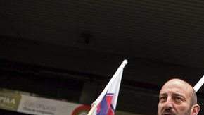 Mientras el gobierno busca soluciones a la crisis, la desesperación de los desempleados los lleva a las calles.