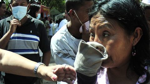 Familiares esperaban ayer los cuerpos de los reos que murieron en la Granja Penal de Comayagua,  en Tegucigalpa.