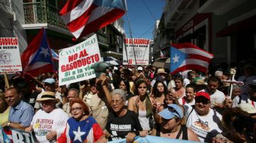 Cientos de personas  protestaron  contra el gasoducto que planea construir el Ejecutivo de Luis Fortuño.