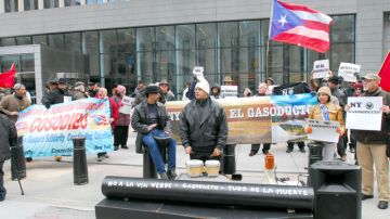 Manifestantes en Nueva York mostraron su rechazo al gasoducto 'Vía Verde' que se planea para la isla de Puerto Rico.