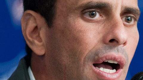 El candidato opositor Henrique Capriles asegura que Hugo Chávez utiliza cualquier artimaña en su contra.
