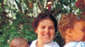 En el nuevo sitio MamásLatinas.com, las madres de habla hispana pueden formar grupos de mamás con los mismos intereses.