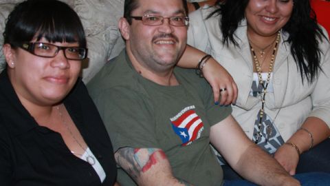 Edwin Arce junto a sus hijas tras el trasplante de corazón.