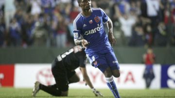 El delantero brasilero Junior Fernandes  tuvo su día de feria al anotar tres goles en la victoria de la U de Chile sobre Godoy Cruz.