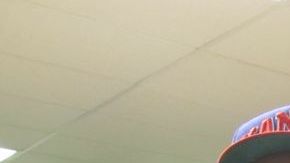 La campeona Marlen Esparza (centro) con su entrenador Rudy Silva (derecha) y su pareja de sparring Gilbert Rentería.