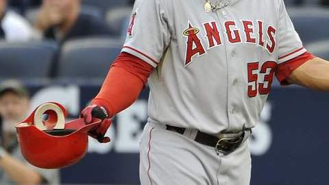 La llegada de Albert Pujols y el regreso de Kendrys Morales dejan sin lugar en el lineup al veterano venezolano  Bobby Abreu.
