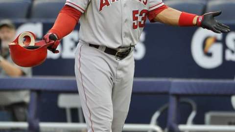 La llegada de Albert Pujols y el regreso de Kendrys Morales dejan sin lugar en el lineup al veterano venezolano Bobby Abreu.