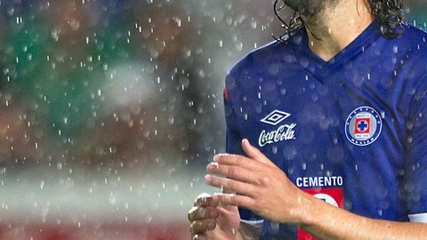 Waldo Ponce, de Cruz Azul, no se salvó del bisturí.