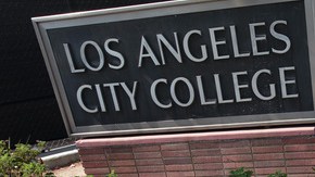 El número de hispanos con educación universitaria en Estados Unidos aumentó un 80% entre 2001 y 2011.