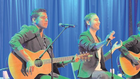 Reik durante su actuación y encuentro con la prensa y sus fans el martes en LA.