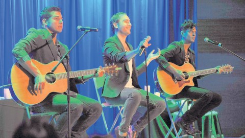 Reik durante su actuación y encuentro con la prensa y sus fans el martes en LA.