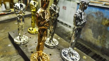 Estatuillas del Óscar en sus diferentes etapas: britanio crudo cobre níquel plata y oro.