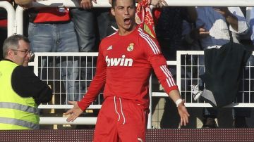 Cristiano Ronaldo celebra su gol, durante el partido de ayer que ganó Real Madird 1-0 contra Rayo Vallecano.