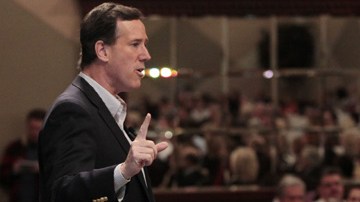 El candidato presidencial republicano Rick Santorum durante un acto en la Cámara de Comercio de Livonia, Michigan.