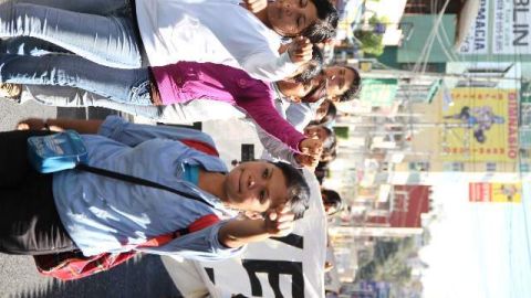 Estudiantes participan en una protesta tras la muerte de dos alumnos a manos de la policía.