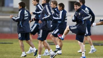 Lionel Messi, último a la derecha, durante el entrenamiento de la selección argentina que mañana se enfrentará ante Suiza.