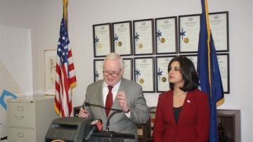 El senador Martin Golden y la asambleista Nicole Malliotakis.