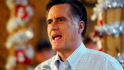 Mitt Romney ha visto cómo el exsenador Santorum se acerca estrechamente en las encuestas.