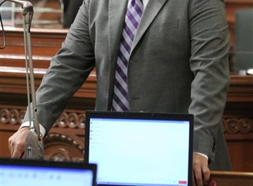 El legislador demócrata Ricardo Lara.