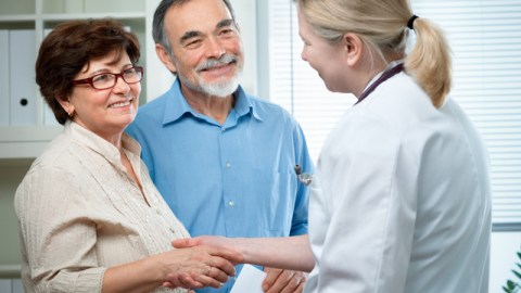 Las medicinas que reducen el colesterol, llamadas estatinas, son igualmente eficaces en los hombres y en las mujeres.