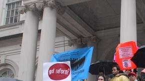 Activistas y afectados respaldaron una medida del concejal afroamericano Jummaane Williams que pretende proteger a grupos minoritarios que son objeto de 'detenciones y requisas' por la Policía de Nueva York.